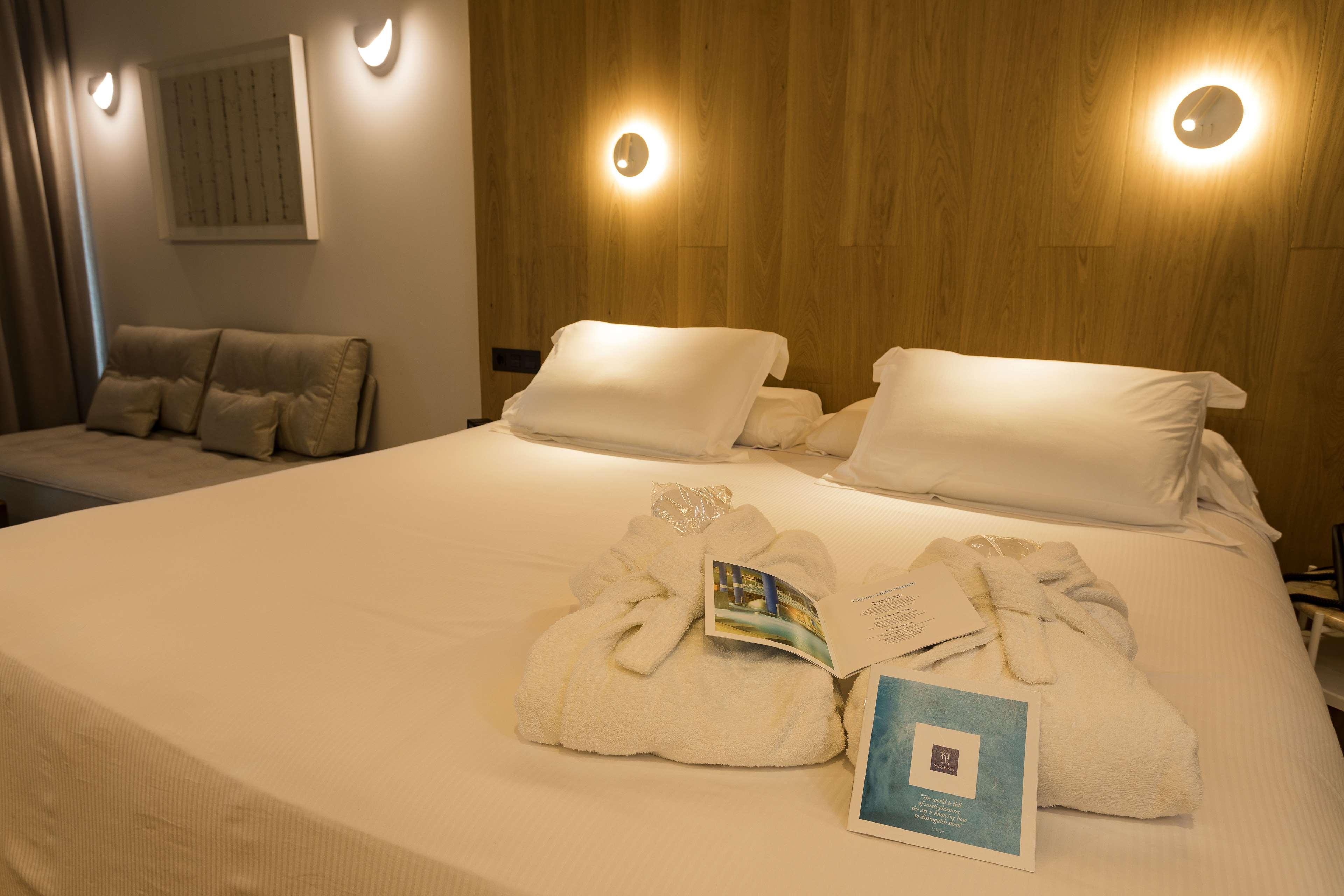 Higueron Hotel Curio Collection By Hilton (Adults Only) Fuengirola Zewnętrze zdjęcie A room at the hotel
