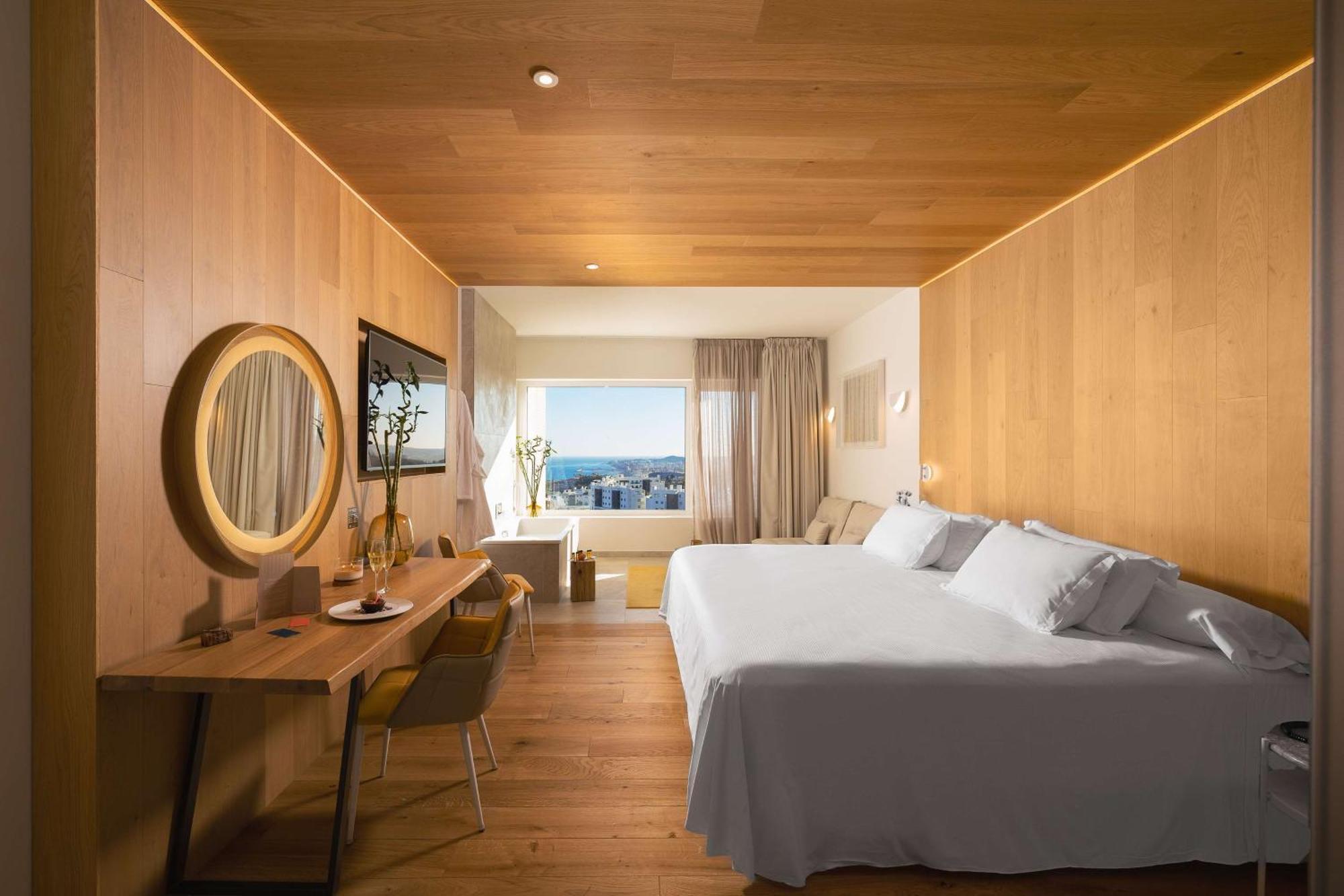 Higueron Hotel Curio Collection By Hilton (Adults Only) Fuengirola Zewnętrze zdjęcie A room at the hotel