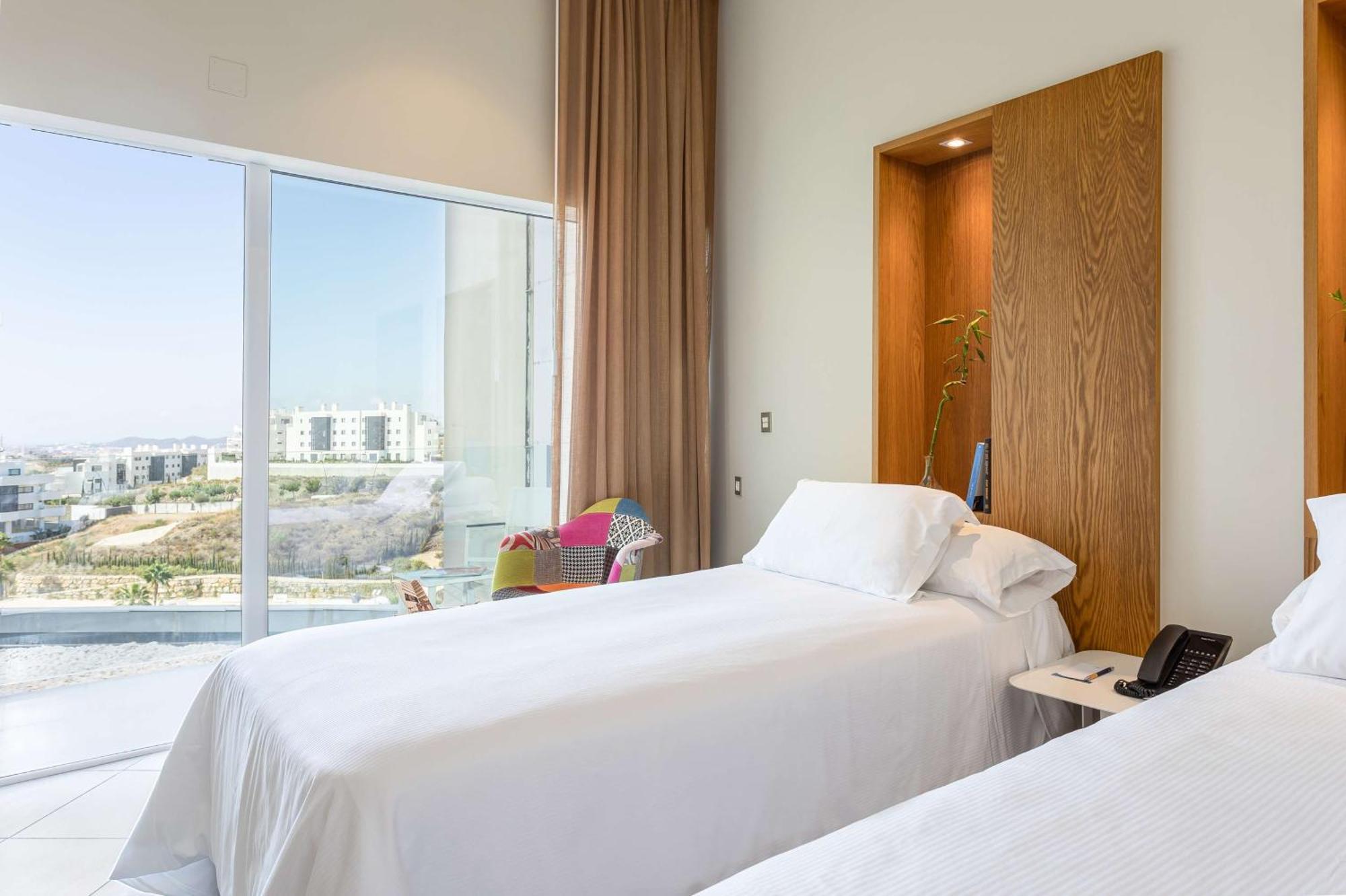 Higueron Hotel Curio Collection By Hilton (Adults Only) Fuengirola Zewnętrze zdjęcie A room at the hotel