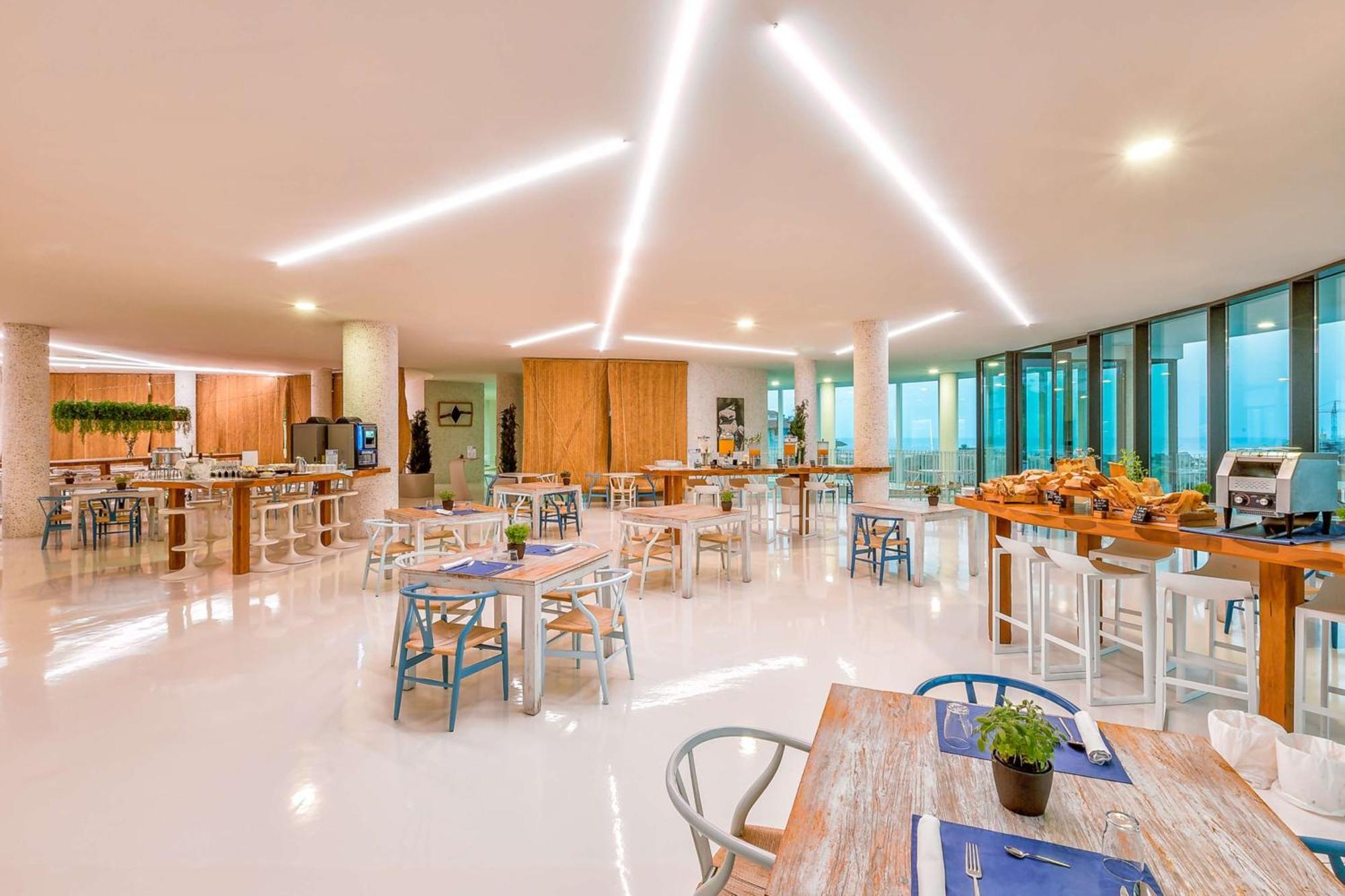 Higueron Hotel Curio Collection By Hilton (Adults Only) Fuengirola Zewnętrze zdjęcie The dining room at the school